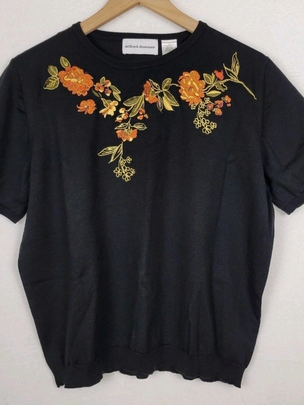 VTG Silk Blend Short Sleeve Knit Sweater Top Black Floral Embroidered L Autumnal